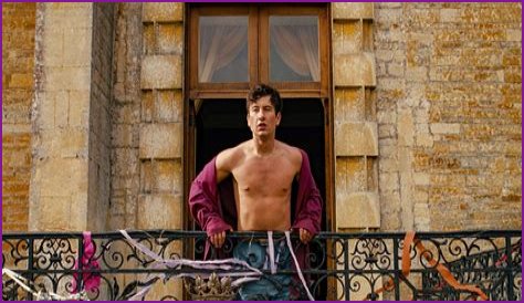 Do Oliver And Felix Kiss? Is Felix Gay in Saltburn?